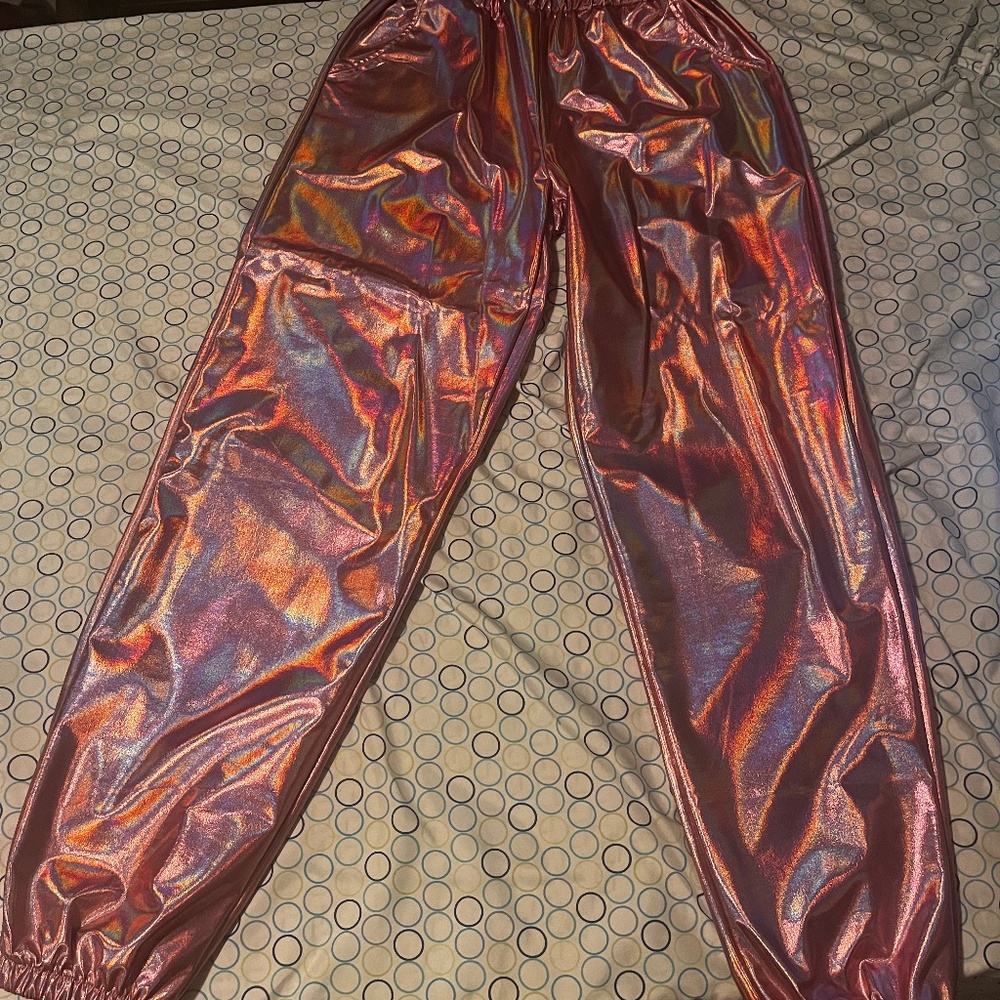 Holographic pants